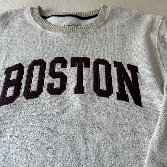 BOSTON Crew Neck - Picture 2 of 5